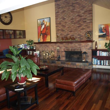 A View Of The Lake B & B West Kelowna Exterior photo