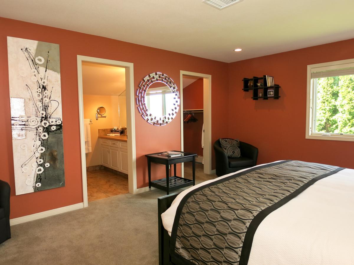 A View Of The Lake B & B West Kelowna Exterior photo