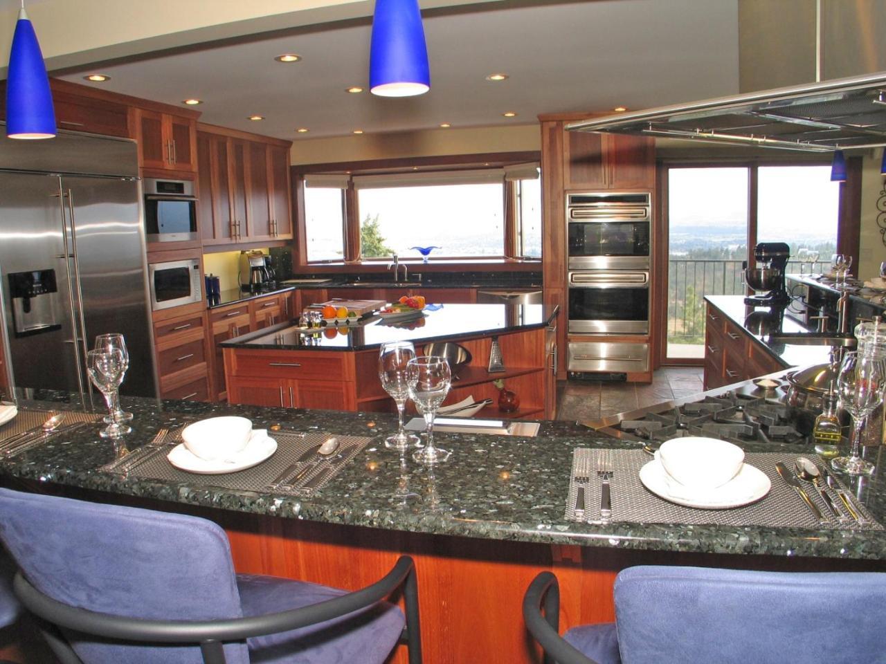 A View Of The Lake B & B West Kelowna Exterior photo